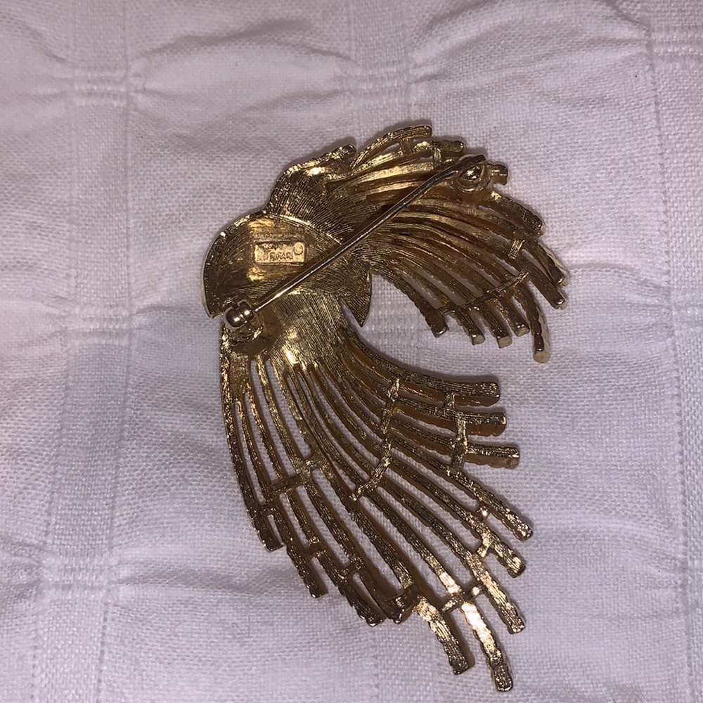 Vintage Trifari Broach - Picture 2 of 2